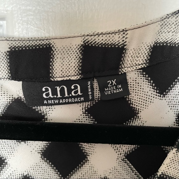a.n.a black & white checkered dress shirt - Picture 4 of 5